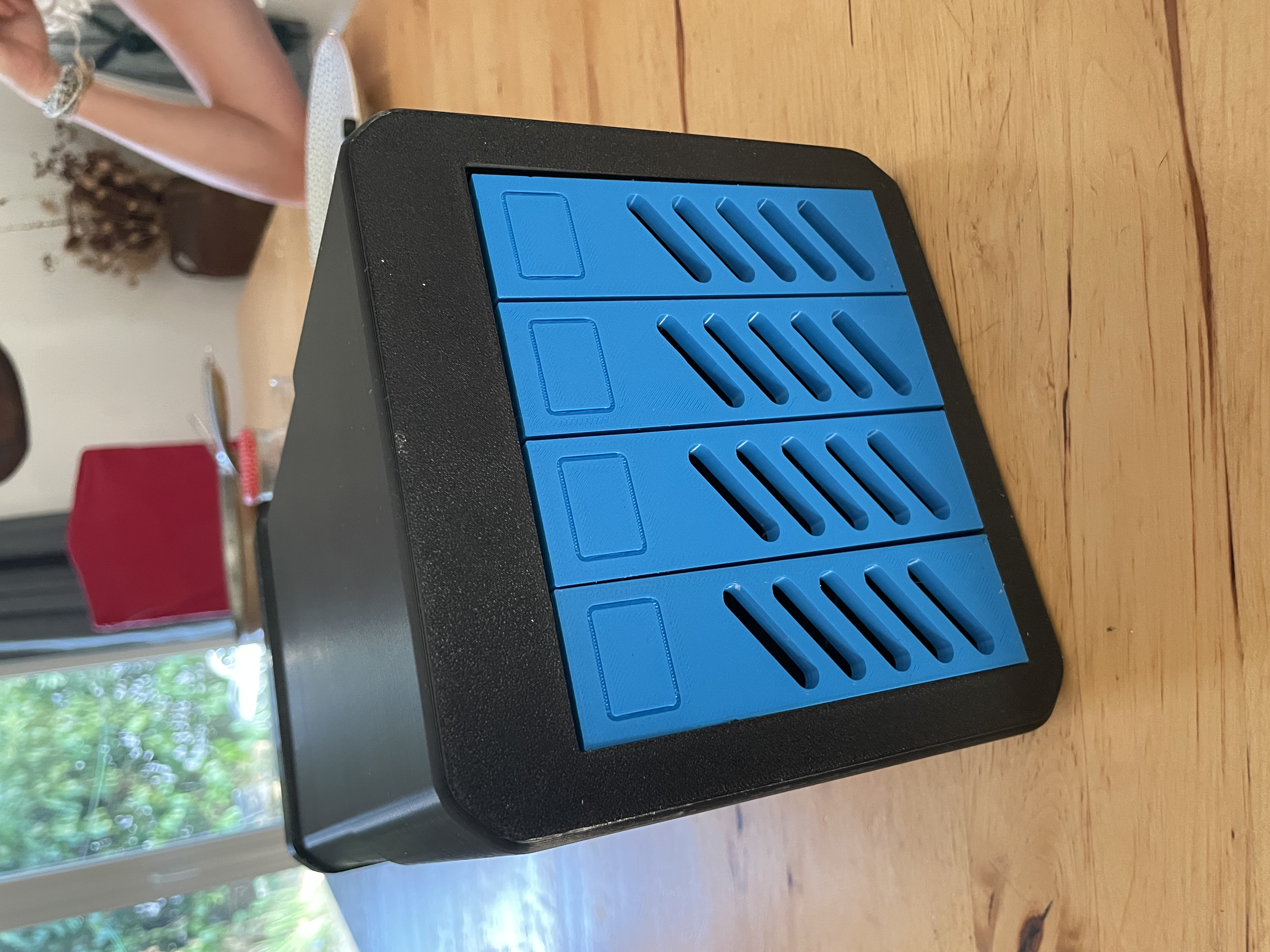 Boîtier NAS imprimé en PETG, vu de face